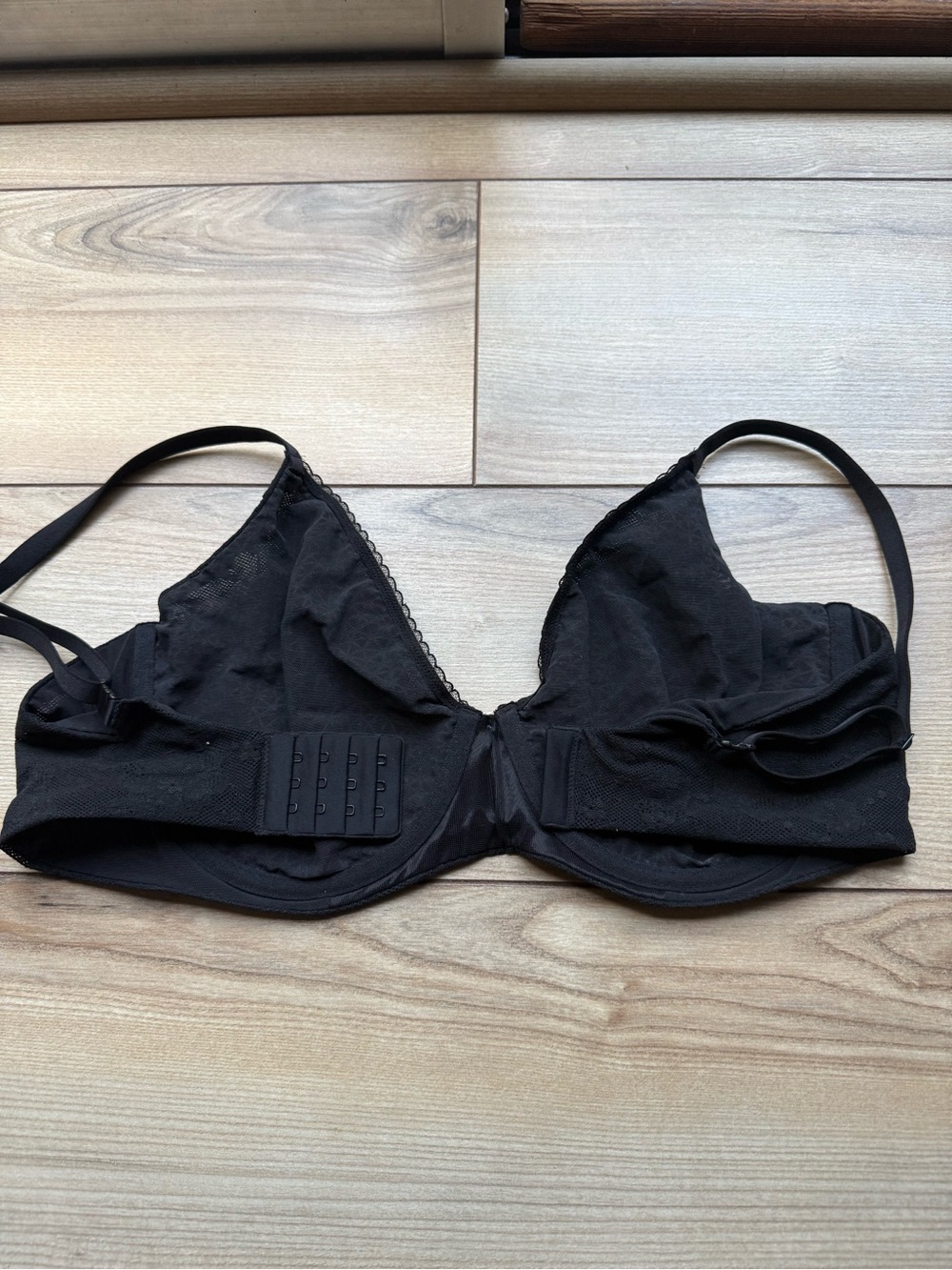 Victoria's Secret Invisible Lift Full-Coverage Minimizer Bra - Picture 4 of 9